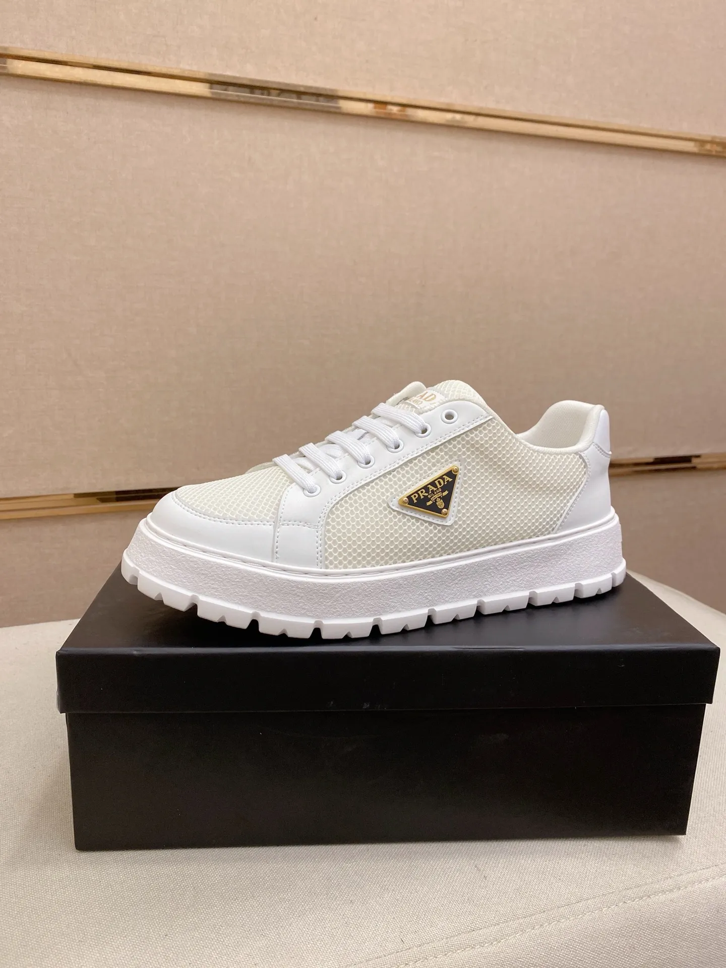 Men's men's shoes💰: 440💰[Prada～Prada] Trendy new styles are on the market. Same style as the official website. Counter quality. Original version. [Strong] [Strong] Imported selected first-layer cowhide. Comfortable and breathable sheepskin lining, fine workmanship, upper layer made of 100% pure cowhide, original last shape, comfortable on the feet, shoe sizes 38 to 44